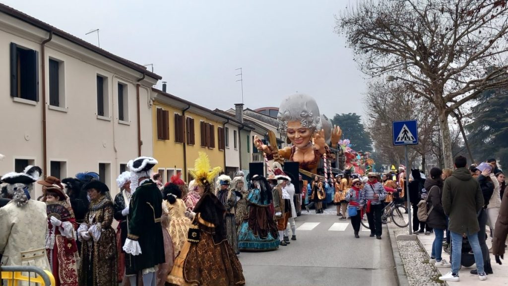 Carnevale 2023, il doppio spettacolo dei carri a Castelfranco&nbsp;Veneto