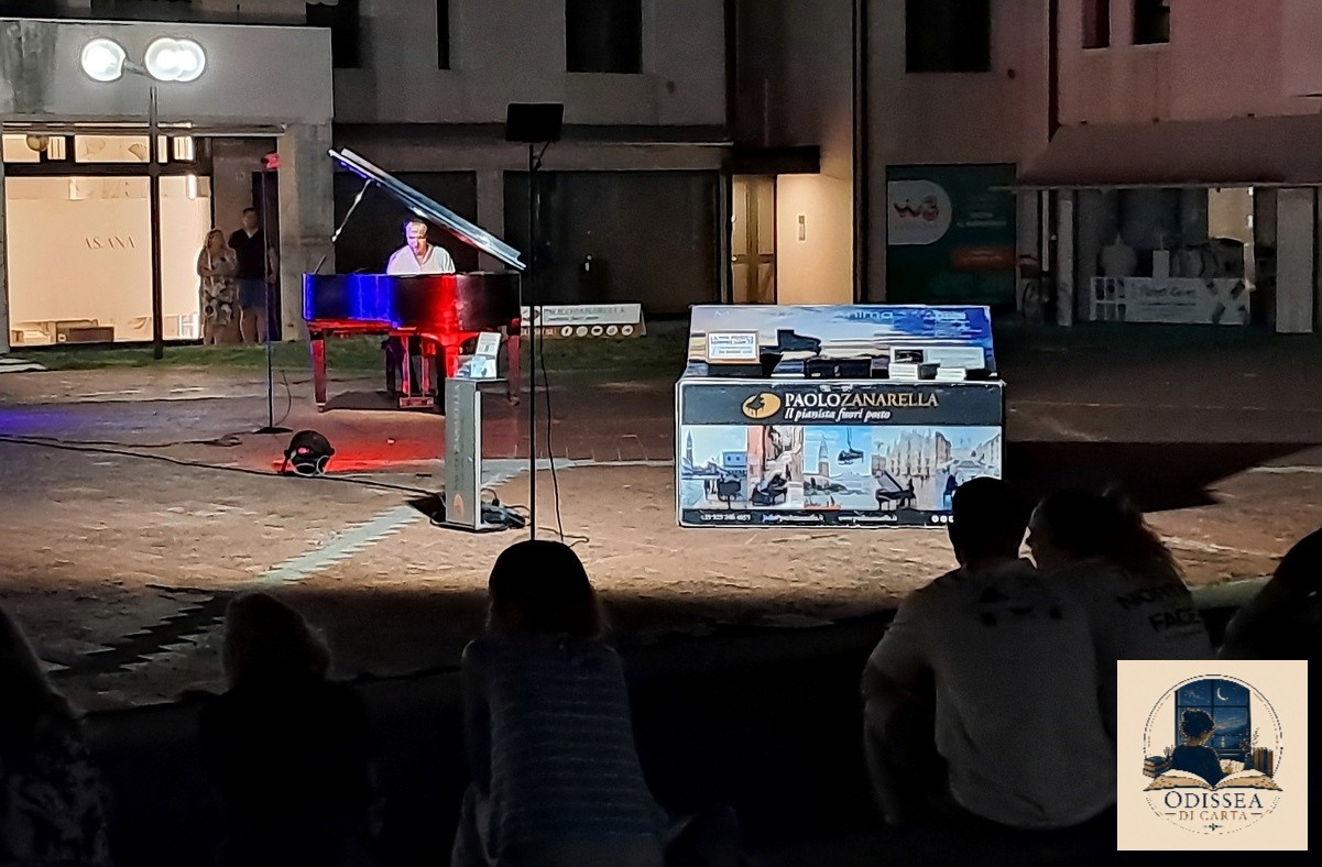 “Il pianista fuori posto”: la bellezza della musica in luoghi comuni